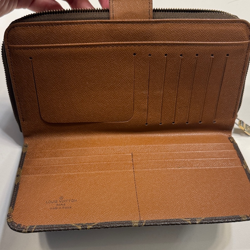 Louis Vuitton Monogram Brown Zip Around Wallet with Tan Snap - Picture 3 of 16